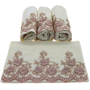 Yoncagül 50x90 cm Kadife Fransız Dantelli El Yüz Havlusu