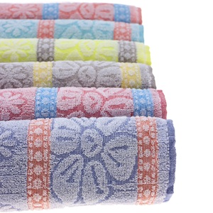 Ekli Hafif Goncalı Papatyalı Renkli El Yüz Havlusu 50x90