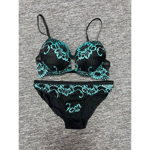 Ebru 8003 Bayan Dantelli Silikonlu Dolgusuz Sütyen Takım 75-95