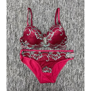 Ebru 8003 Bayan Dantelli Silikonlu Dolgusuz Sütyen Takım 75-95