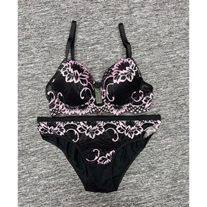 Ebru 8003 Bayan Dantelli Silikonlu Dolgusuz Sütyen Takım 75-95