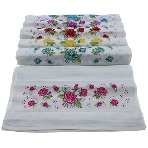 Goncagül Nakışlı Taşlı El Yüz Havlusu 50 x 90 cm