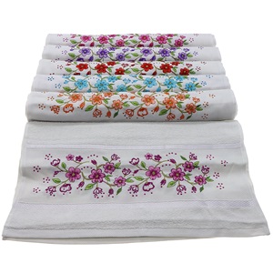 Goncagül Nakışlı Taşlı El Yüz Havlusu 50 x 90 cm